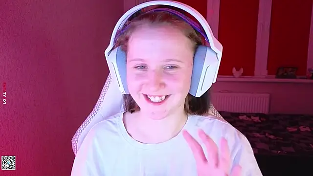 Snapshot of mon_lola chatting on 09-23-25, 05:16 mon lola online show from 09-23-25, 05:16