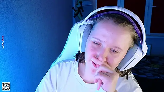 Snapshot of mon_lola chatting on 10-02-25, 06:37 mon lola online show from 10-02-25, 06:37