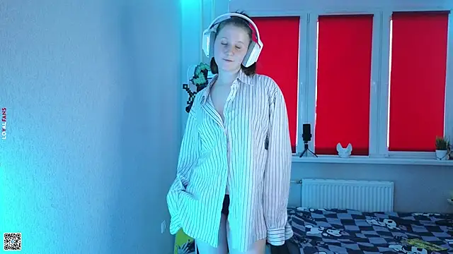 Snapshot of mon_lola chatting on 10-08-25, 02:04 mon lola online show from 10-08-25, 02:04