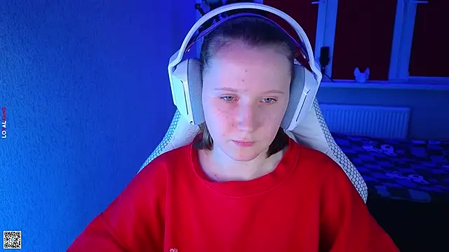 Snapshot of mon_lola chatting on 10-14-25, 03:24 mon lola online show from 10-14-25, 03:24