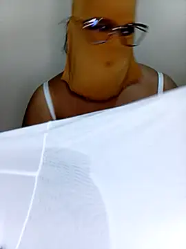 Snapshot of Samara-Bella chatting on 02-14-25, 01:45 Samara-Bella online show from 02-14-25, 01:45