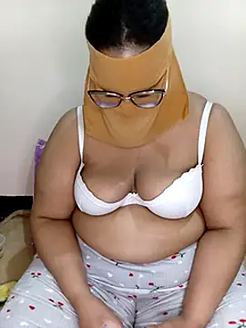 Snapshot of Samara-Bella chatting on 02-14-25, 11:53 Samara-Bella online show from 02-14-25, 11:53