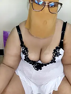 Snapshot of Samara-Bella chatting on 02-20-25, 10:16 Samara-Bella online show from 02-20-25, 10:16