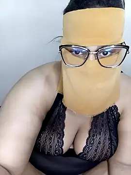 Snapshot of Samara-Bella chatting on 02-25-25, 02:44 Samara-Bella online show from 02-25-25, 02:44