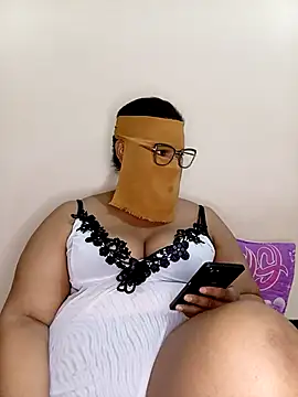 Snapshot of Samara-Bella chatting on 03-06-25, 08:37 Samara-Bella online show from 03-06-25, 08:37