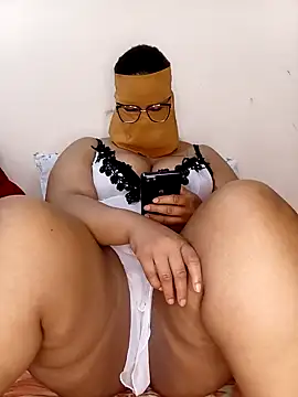 Snapshot of Samara-Bella chatting on 03-07-25, 11:18 Samara-Bella online show from 03-07-25, 11:18