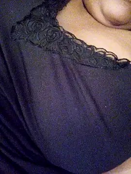 Snapshot of Samara-Bella chatting on 10-25-25, 05:08 Samara-Bella online show from 10-25-25, 05:08