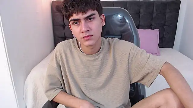 Tommy18   online show from 01-08-25, 04:33