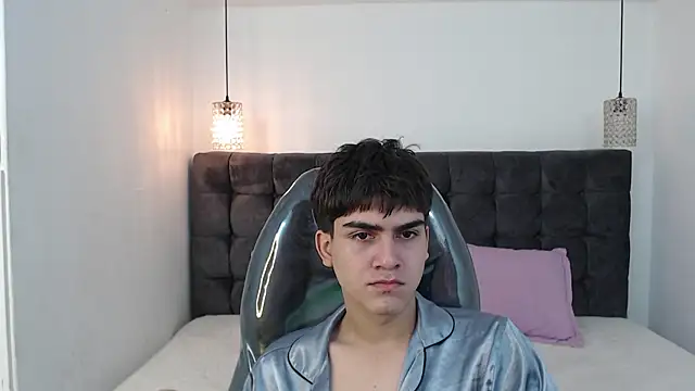 Tommy18   online show from 01-09-25, 01:35