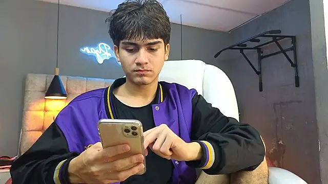 Tommy18   online show from 02-08-25, 07:04