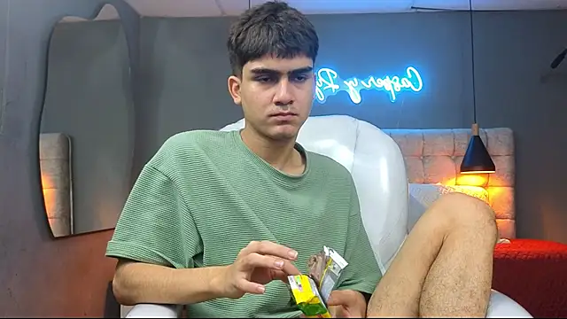 Tommy18   online show from 02-25-25, 08:36