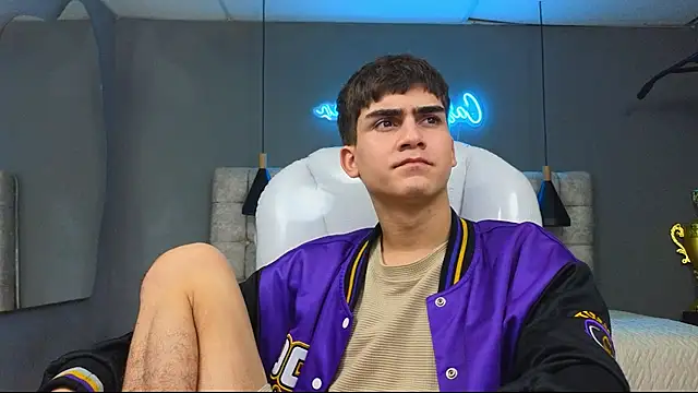 Tommy18   online show from 03-02-25, 06:37