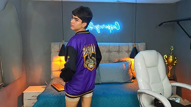 Tommy18   online show from 03-16-25, 09:49