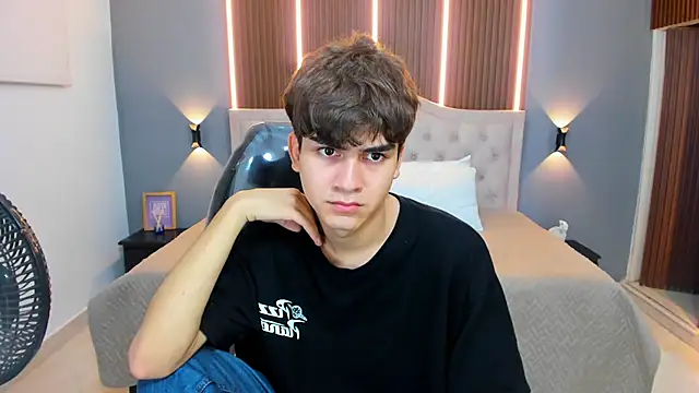 Tommy18   online show from 10-02-25, 03:46