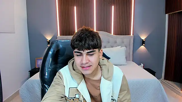 Tommy18   online show from 10-11-25, 03:39