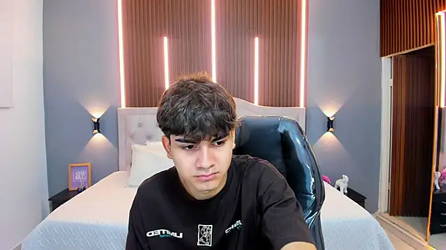 Tommy18   online show from 10-23-25, 03:17