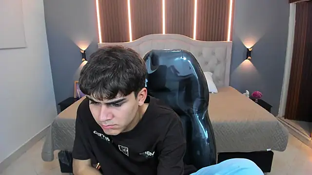 Tommy18   online show from 11-13-25, 03:38