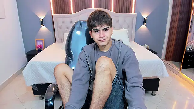 Tommy18   online show from 01-11-26, 03:33