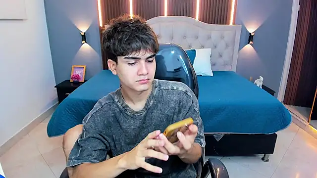 Tommy18   online show from 01-17-26, 03:33