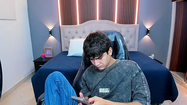 Tommy18   online show from 02-01-26, 03:27