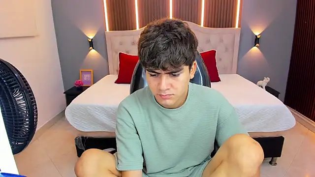 Tommy18   online show from 03-25-26, 03:34