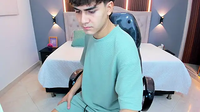 Tommy18   online show from 04-17-26, 03:31