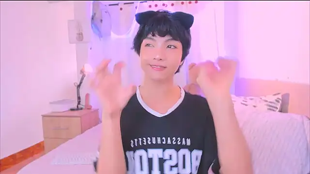 AllanYong18 online show from 11-02-25, 03:14