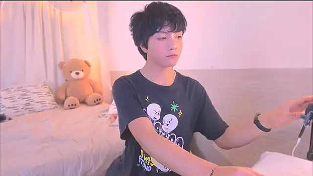 AllanYong18 online show from 11-04-25, 04:22