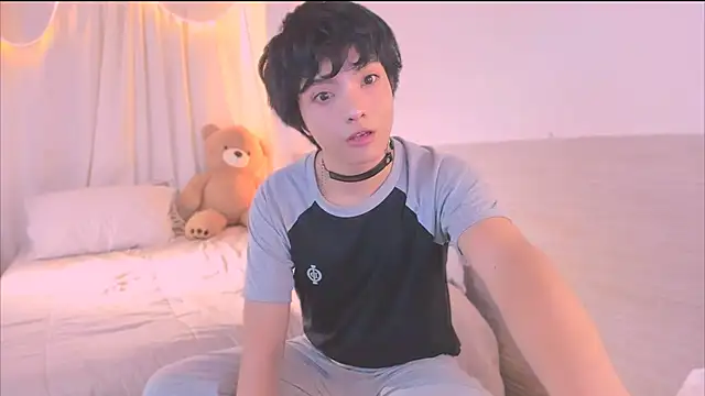 AllanYong18 online show from 11-17-25, 02:23