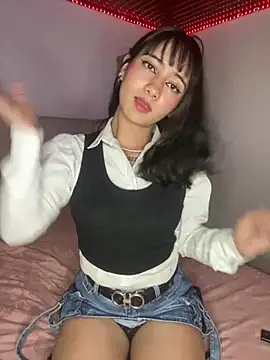 Snapshot of Catmila- chatting on 01-19-25, 02:36 Catmila- online show from 01-19-25, 02:36