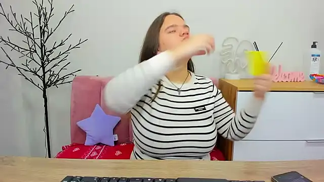 AdeleCruz online show from 02-11-25, 01:09