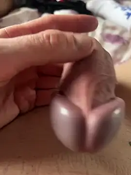 Snapshot of willy75 chatting on 02-07-25, 02:37 willy75 online show from 02-07-25, 02:37