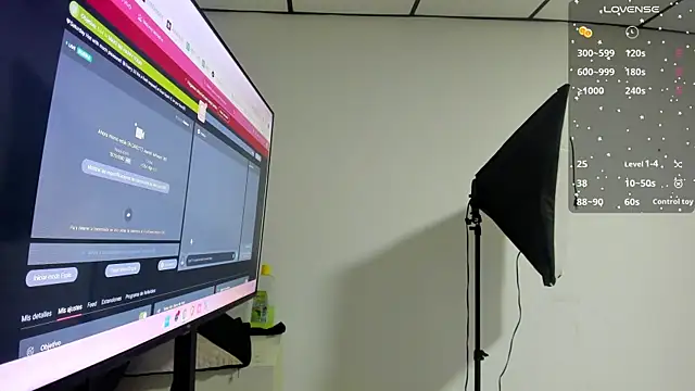 Snapshot of kathy_bakerr chatting on 10-17-25, 01:35 kathy bakerr online show from 10-17-25, 01:35