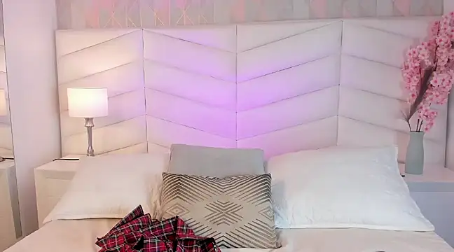 Snapshot of chelsea_bolton_ chatting on 02-12-25, 03:27 chelsea bolton online show from 02-12-25, 03:27