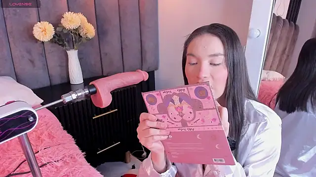 Snapshot of chelsea_bolton_ chatting on 10-22-25, 01:00 chelsea bolton online show from 10-22-25, 01:00