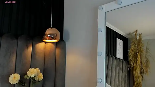 Snapshot of chelsea_bolton_ chatting on 10-29-25, 12:18 chelsea bolton online show from 10-29-25, 12:18