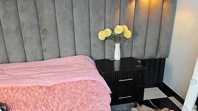 Snapshot of chelsea_bolton_ chatting on 11-19-25, 12:27 chelsea bolton online show from 11-19-25, 12:27