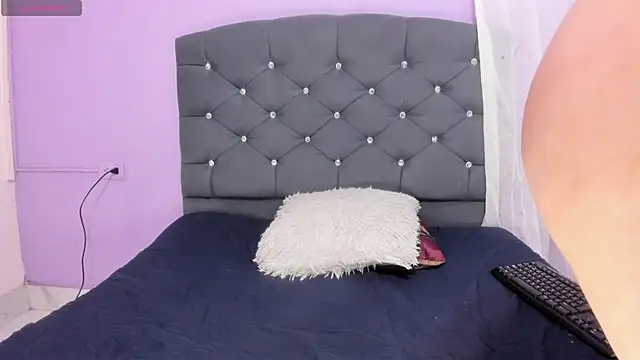 Snapshot of naomii_0 chatting on 10-03-25, 01:19 naomii 0 online show from 10-03-25, 01:19