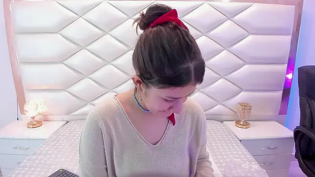 MiaQueen021 online show from 02-05-25, 12:27