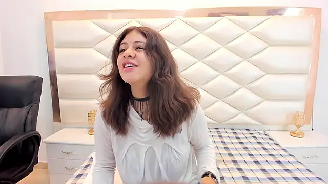 MiaQueen021 online show from 02-06-25, 12:26