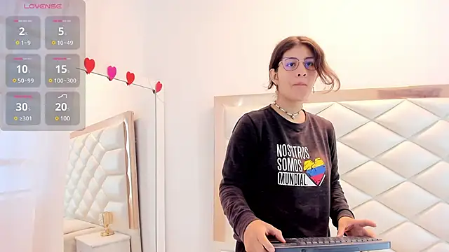 MiaQueen021 online show from 02-19-25, 12:44