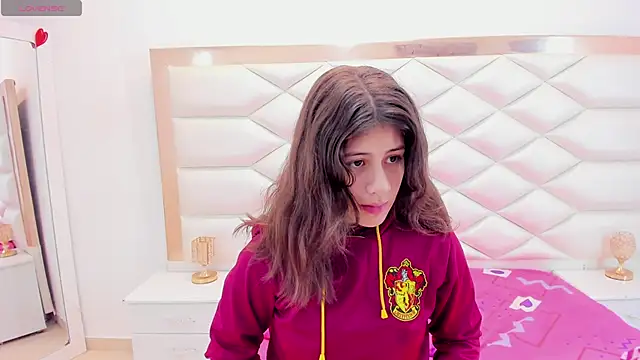 MiaQueen021 online show from 03-06-25, 12:30