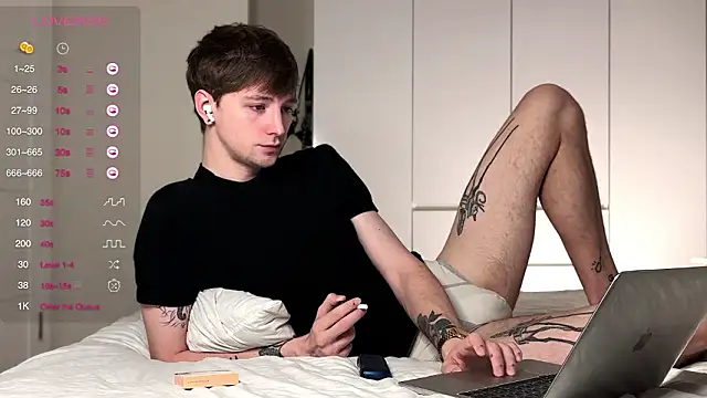 Snapshot of Calvin_Polanski chatting on 02-12-26, 05:35 Calvin Polanski online show from 02-12-26, 05:35