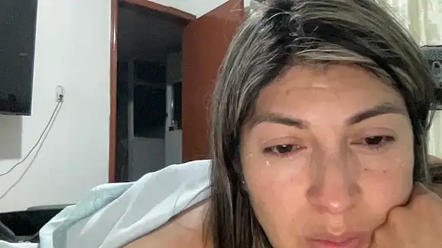 LunaBeya online show from 11-28-25, 04:26