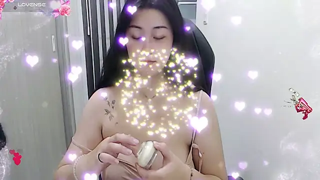 Snapshot of minnie9009 chatting on 03-18-25, 08:14 minnie9009 online show from 03-18-25, 08:14