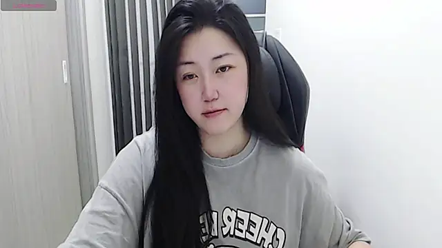 Snapshot of minnie9009 chatting on 03-21-25, 01:56 minnie9009 online show from 03-21-25, 01:56