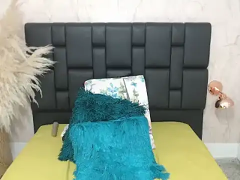 Snapshot of RAICHELLCOOPER1 chatting on 01-11-25, 12:55 RAICHELLCOOPER1 online show from 01-11-25, 12:55