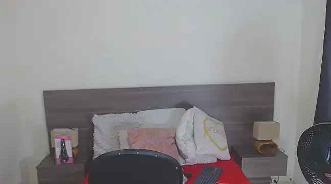 Snapshot of RAICHELLCOOPER1 chatting on 03-17-25, 10:28 RAICHELLCOOPER1 online show from 03-17-25, 10:28