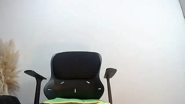 Snapshot of RAICHELLCOOPER1 chatting on 09-09-25, 05:34 RAICHELLCOOPER1 online show from 09-09-25, 05:34