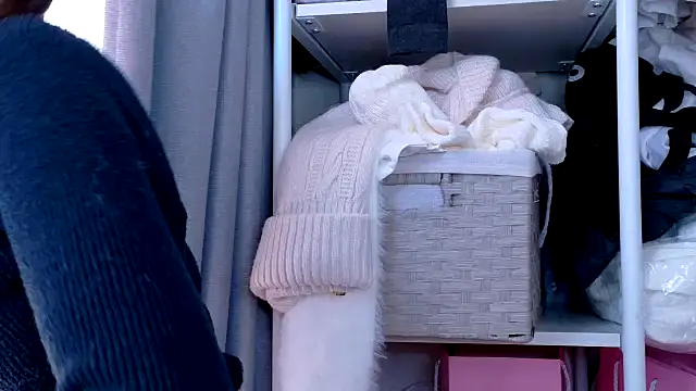 Snapshot of riken_jp chatting on 11-29-25, 01:19 riken jp online show from 11-29-25, 01:19